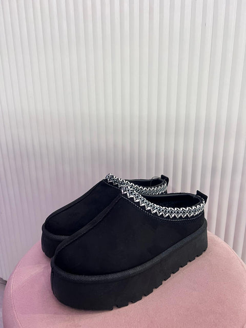 Ciabatta modello ugg nera